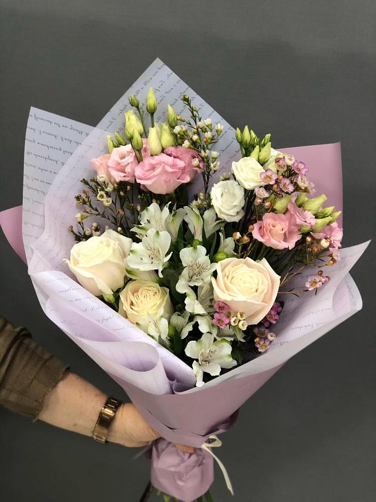 Букет цветов из: Альстромерии, Розы и Лизиантусы в Воркуте