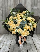 Букет цветов из:  Розы и Лизиантусы в Воркуте