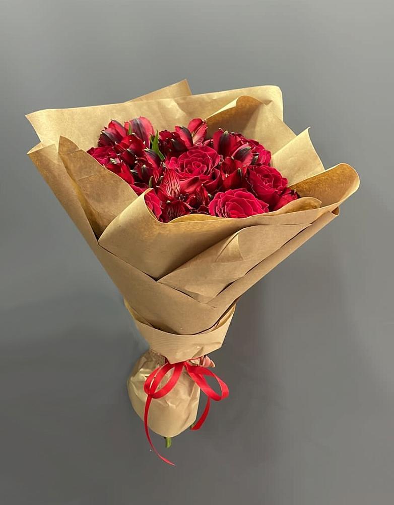 Букет цветов из: Альстромерии и Розы в Воркуте