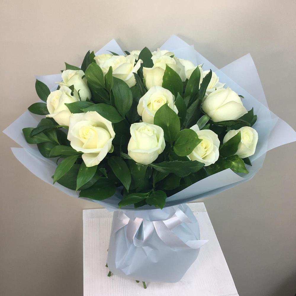 Букет 15 Белых роз Проуд в Воркуте