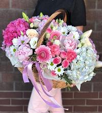 Композиция солнечный день в Воркуте Цветочная композиция из Розы, Хризантемы, Пионы и Лизиантусы в корзине в Воркуте