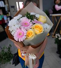 Букет цветов из:  Герберы, Розы и Хризантемы в Воркуте