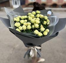 Букет Белые кустовые розы Солинеро в Воркуте