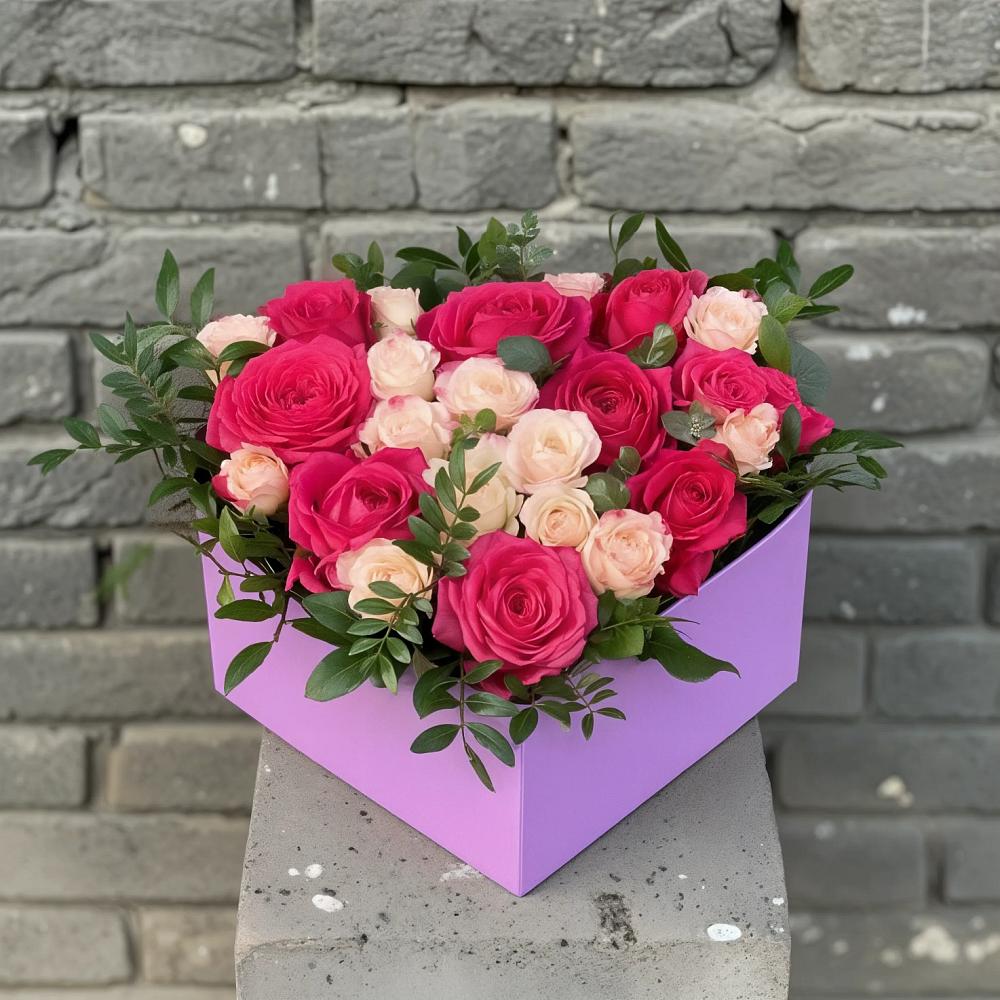 Цветочная композиция из Розы в коробке в Воркуте