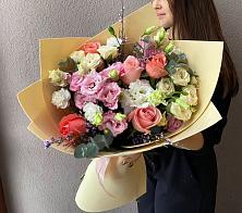 Букет цветов из:  Розы, Лизиантусы и Гвоздики #REPLACE_PRED# Воркуте