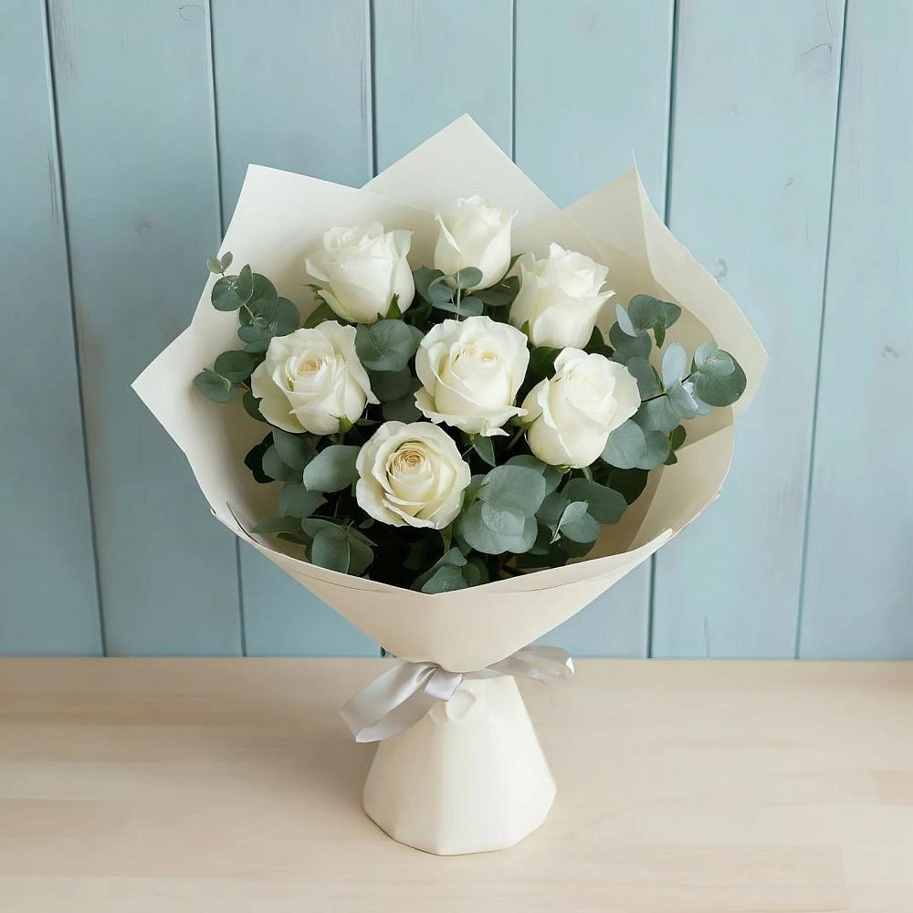 Букет Белые розы в Эвкалипте в Воркуте