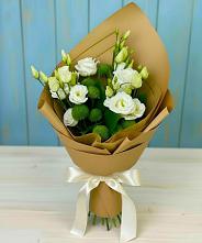 Букет цветов из:  Хризантемы и Лизиантусы #REPLACE_PRED# Воркуте