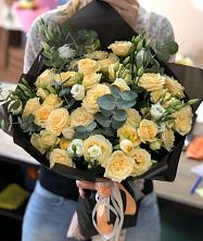 Букет птица счастья в Воркуте Букет цветов из: Розы и Лизиантусы в Воркуте