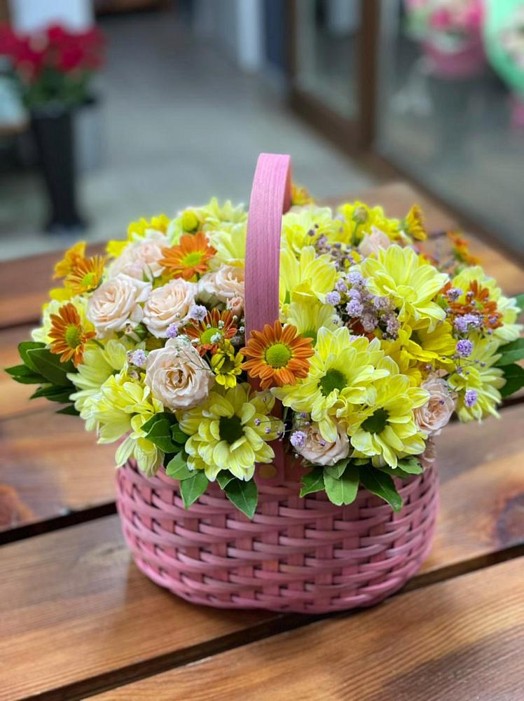 Цветочная композиция из Хризантемы и Розы в корзине в Воркуте