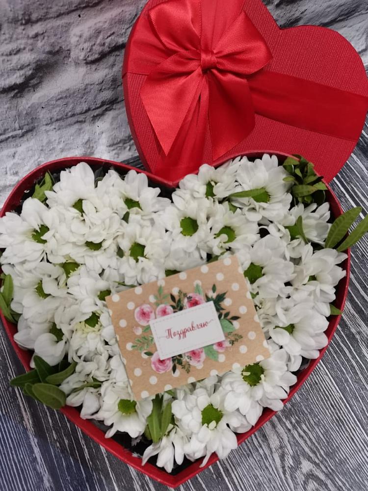 Цветочная композиция из Хризантемы в виде сердца в Воркуте