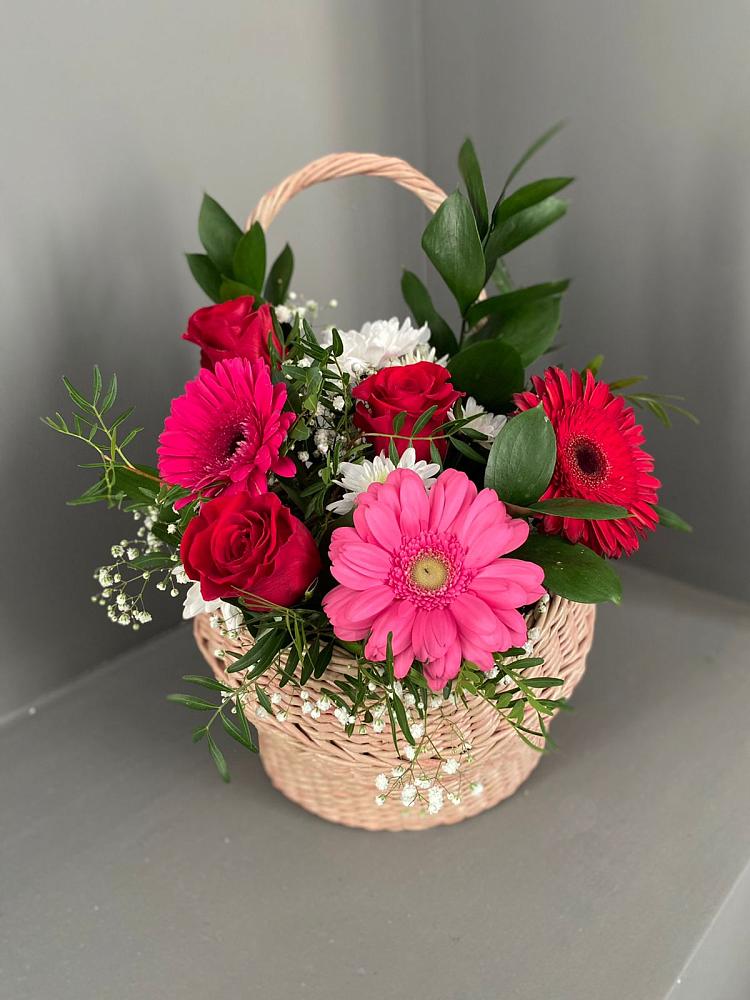 Цветочная композиция из Розы, Хризантемы и Герберы в корзине в Воркуте