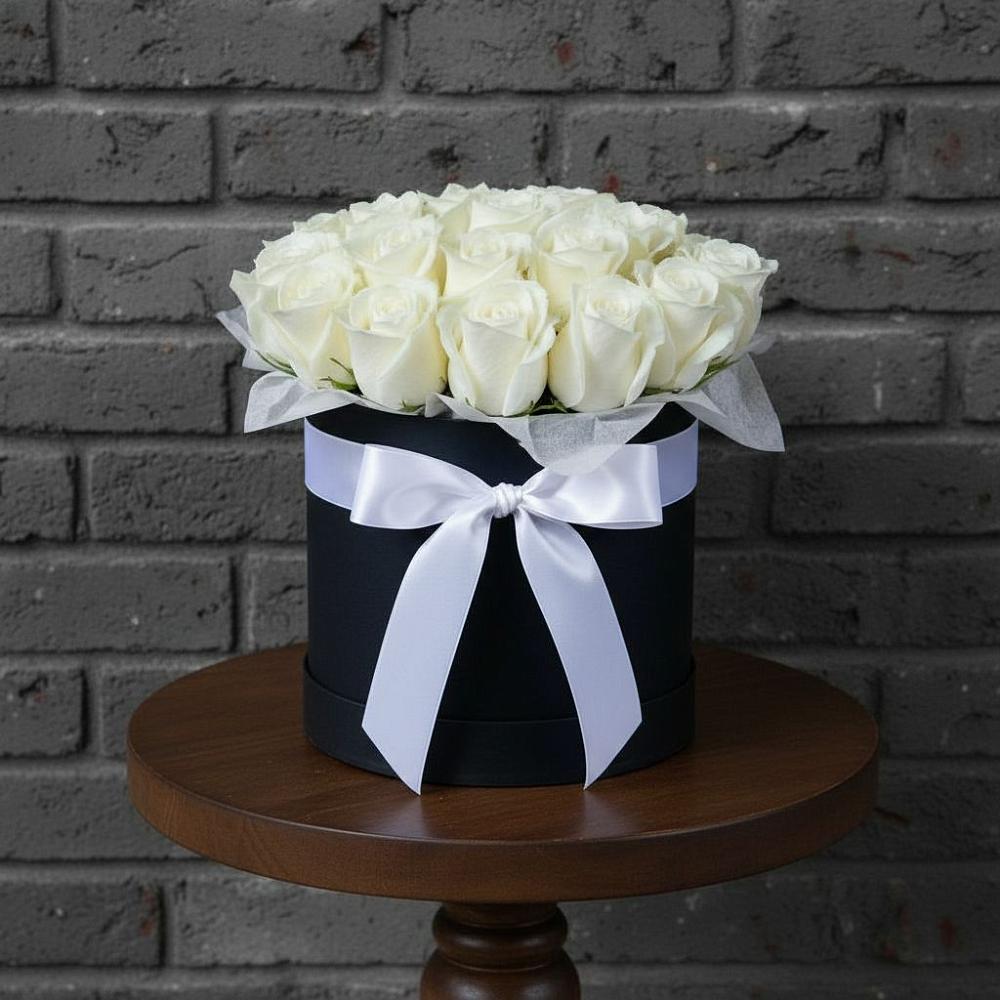 Цветочная композиция из Розы в шляпной коробке в Воркуте