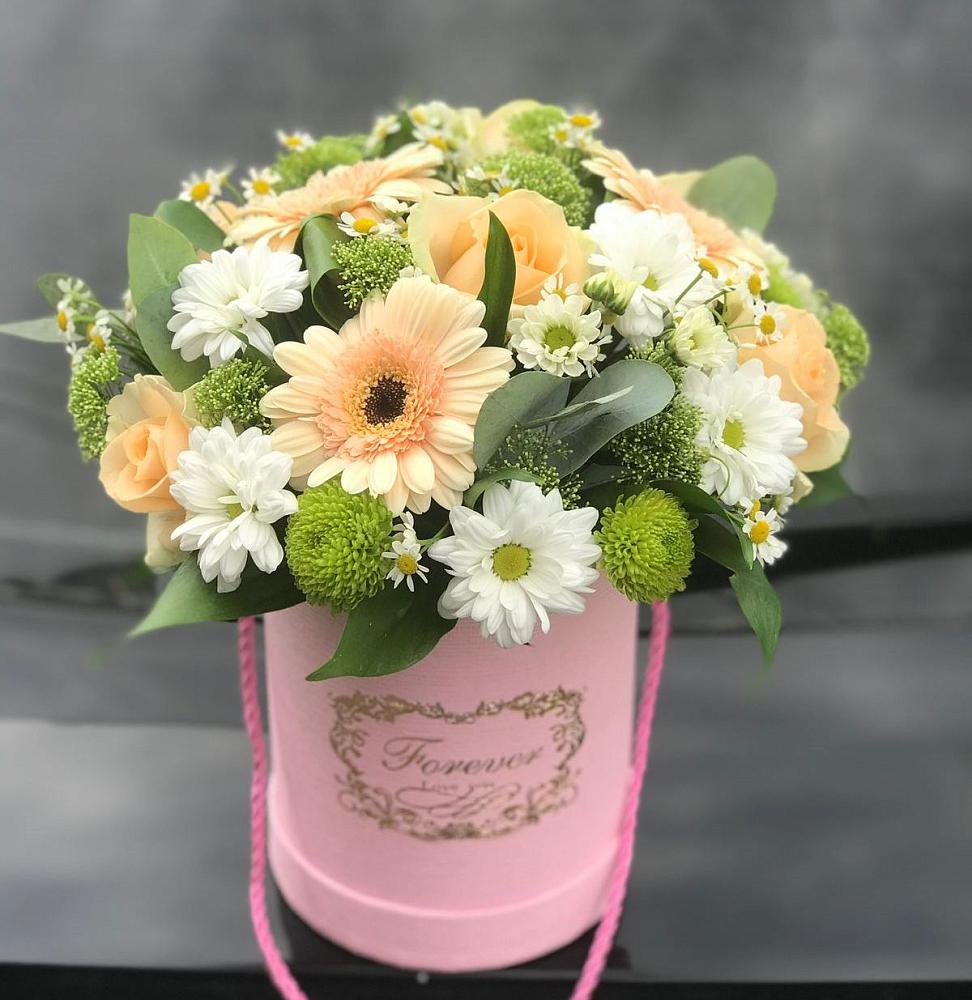 Цветочная композиция из Розы, Герберы и Хризантемы в шляпной коробке в Воркуте