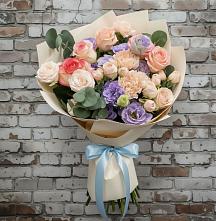 Букет цветов из:  Розы, Лизиантусы и Гвоздики в Воркуте