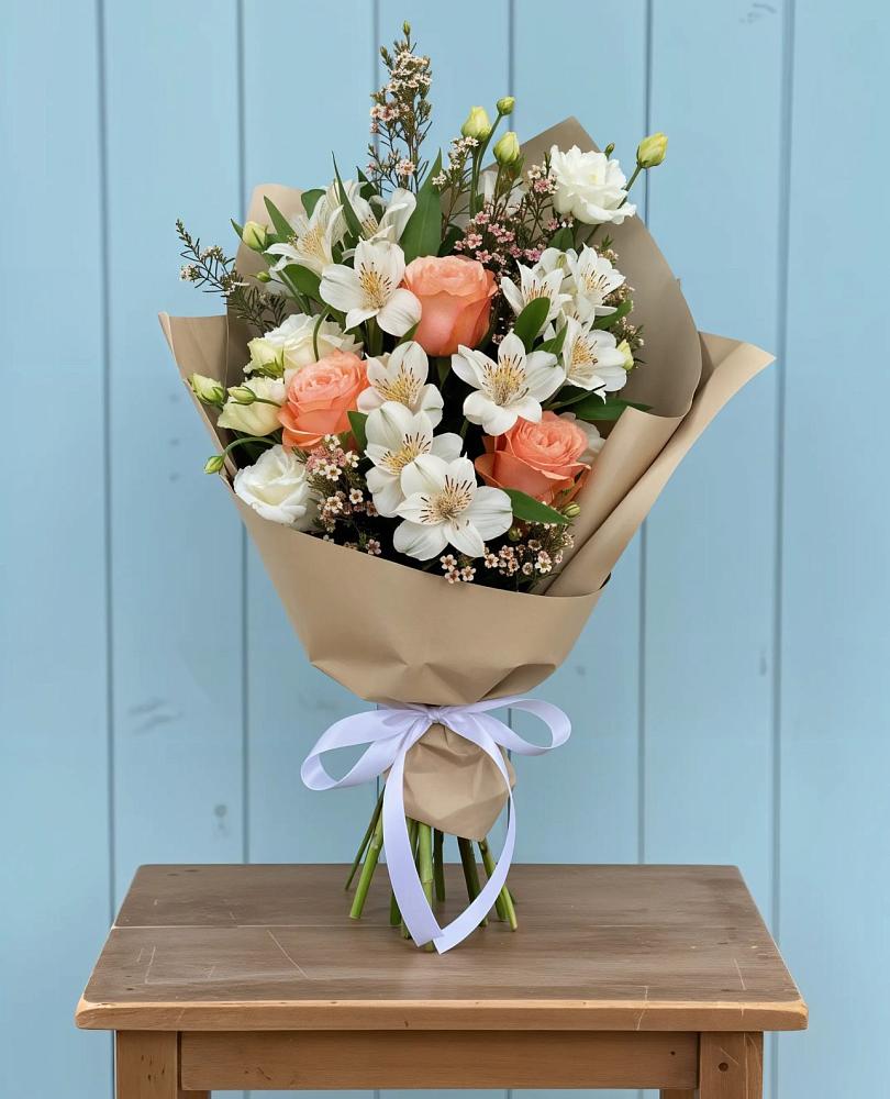 Букет цветов из: Альстромерии, Лизиантусы, Розы и Хризантемы в Воркуте